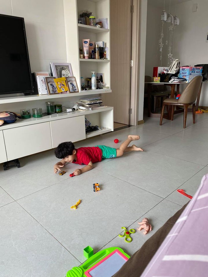 Hoàng Thùy Linh ôm Gil Lê tình tứ, Hoàng Oanh nhuận sắc khi mang thai