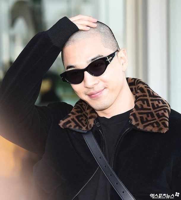Taeyang (BIGBANG) tái xuất: Style chất ngầu cùng quả đầu trọc lóc