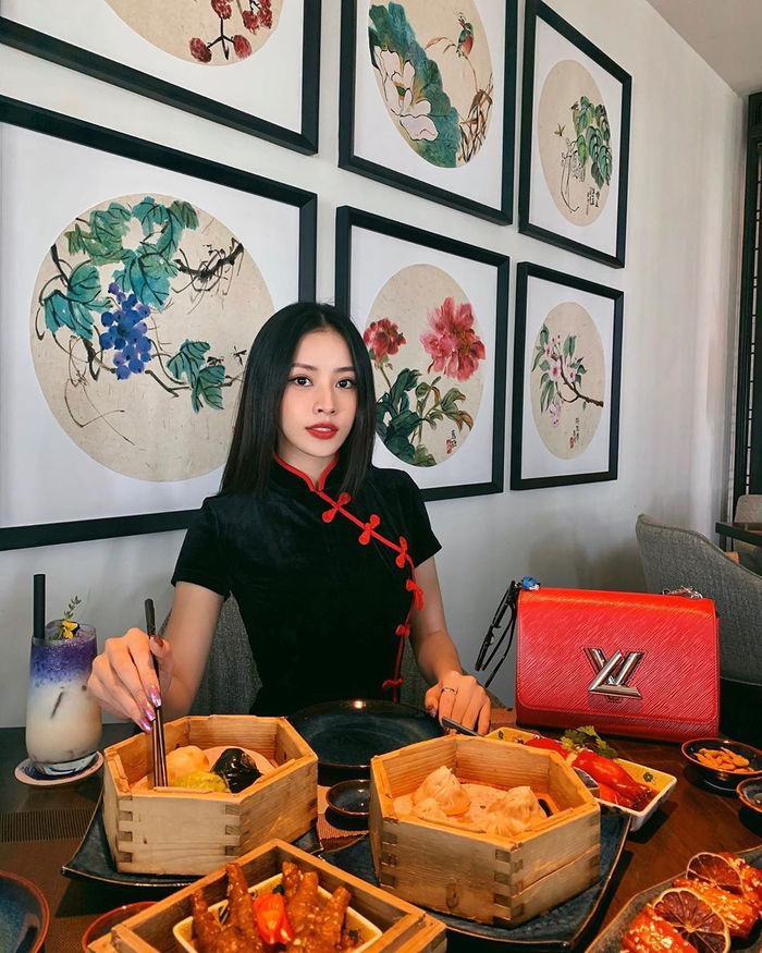Hoàng Thùy Linh ôm Gil Lê tình tứ, Hoàng Oanh nhuận sắc khi mang thai