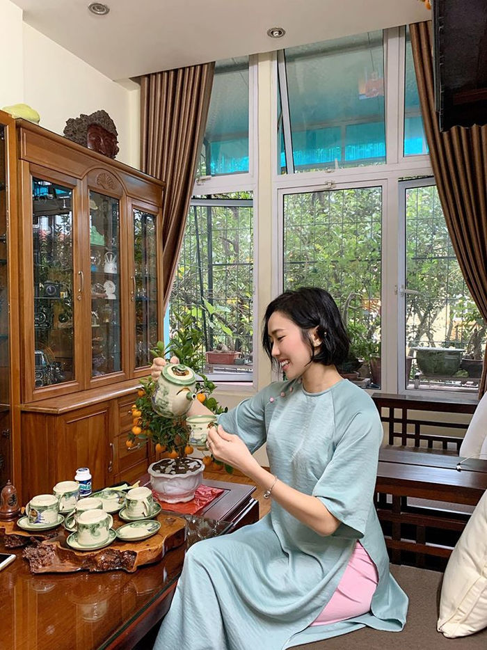 Hà Hồ du lịch cùng Kim Lý, Lan Ngọc đi chùa cùng gia đình