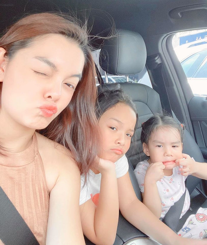 Mỹ Tâm gói bánh tét, H'Hen Niê mặc áo dài vàng rực sắc Tết