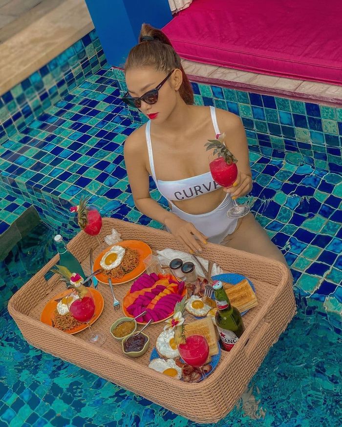 Ảnh hot Sao Việt: Ngọc Trinh trẻ mãi vì không dao kéo