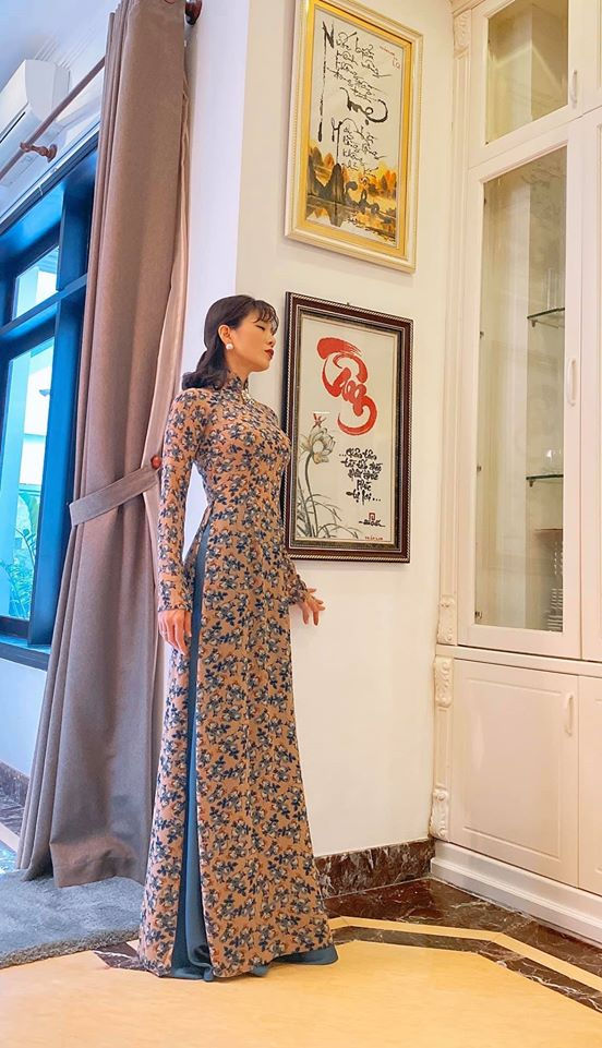 Chi Pu bán nude bốc lửa, vợ chồng Đông Nhi ngọt ngào