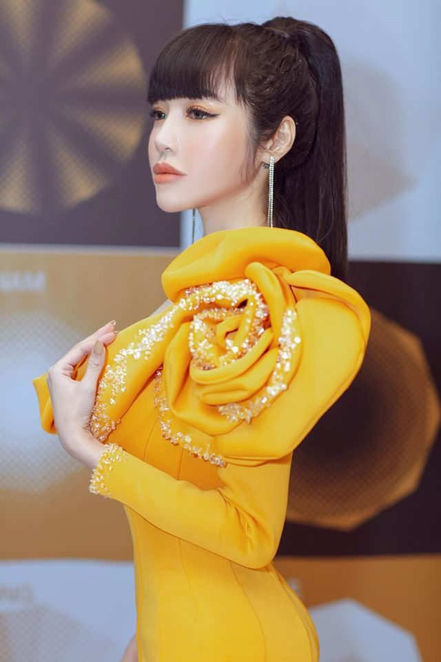 Elly Trần xinh đẹp sau tin đồn chồng ngoại tình, BB Trần diện áo bà ba