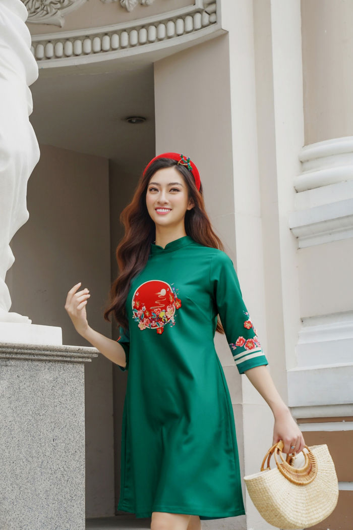 Mặc áo dài Tết: Quỳnh Nga phá cách, Lương Thùy Linh đằm thắm, thu hút