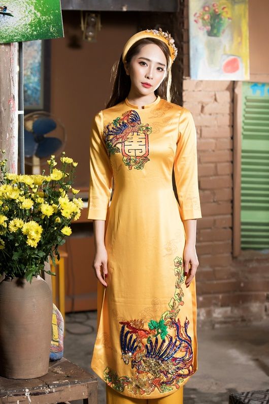 Mặc áo dài Tết: Quỳnh Nga phá cách, Lương Thùy Linh đằm thắm, thu hút