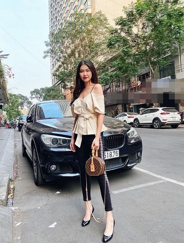 Bà xã Đăng Khôi khoe vóc dáng nuột nà hết nấc trong thiết kế gợi cảm