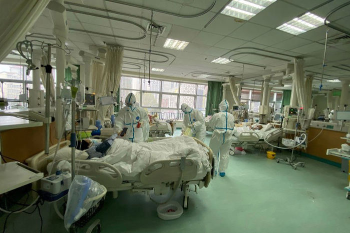Bác sĩ BV Vũ Hán tiết lộ sau việc sau khi cởi đồ bảo hộ: Uống nước!
