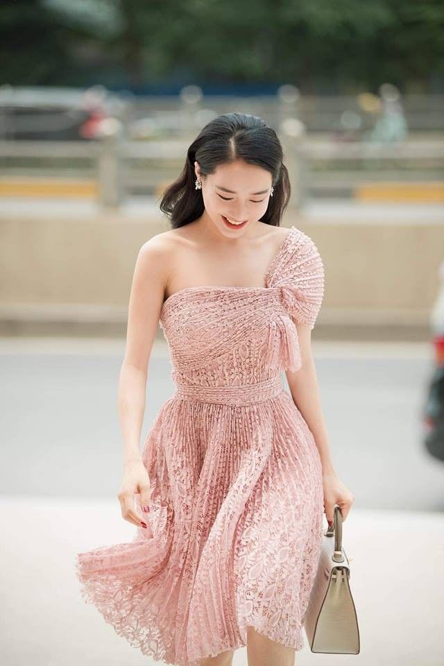Bất ngờ bị chụp lén, Nhã Phương khiến nhiều người khen ngợi nhan sắc