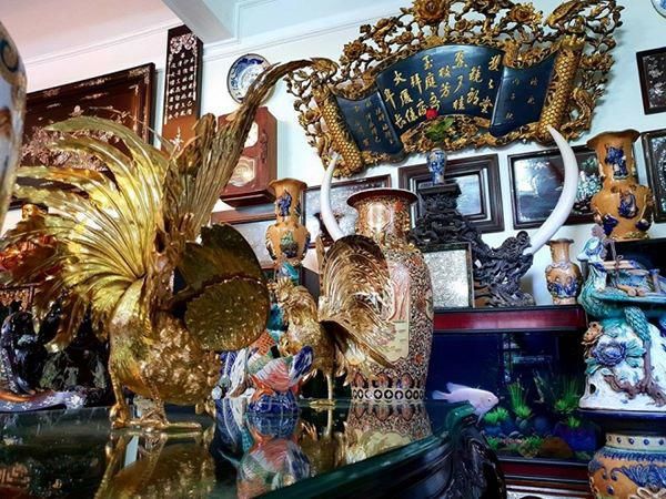 Hé lộ căn nhà của Văn Anh - Tú Vi: Bày trí đơn giản nhưng toàn đồ cổ