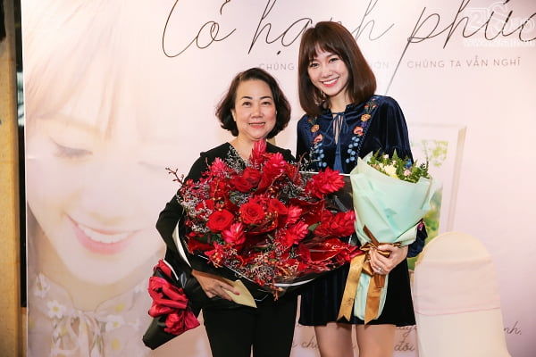 Bắt trend khoe ảnh bố mẹ, sao Vbiz cũng có hội phụ huynh cực phẩm