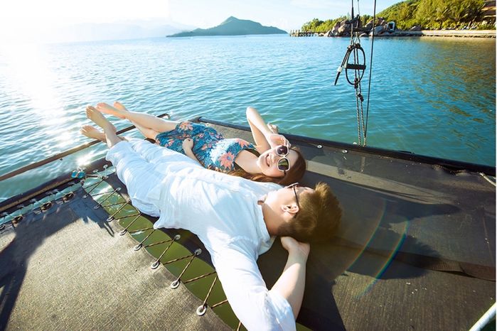 Hay đi du lịch, đám cưới khủng khiến các cặp vợ chồng son lao đao nợ