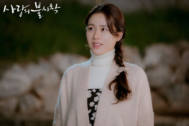 Chỉ với một lớp son bóng, nhan sắc của Son Ye Jin vẫn đẹp đỉnh cao