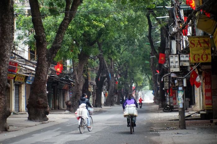 Chưa 30, dân mạng đã nhớ cảnh sáng mùng 1 vắng vẻ không một bóng người