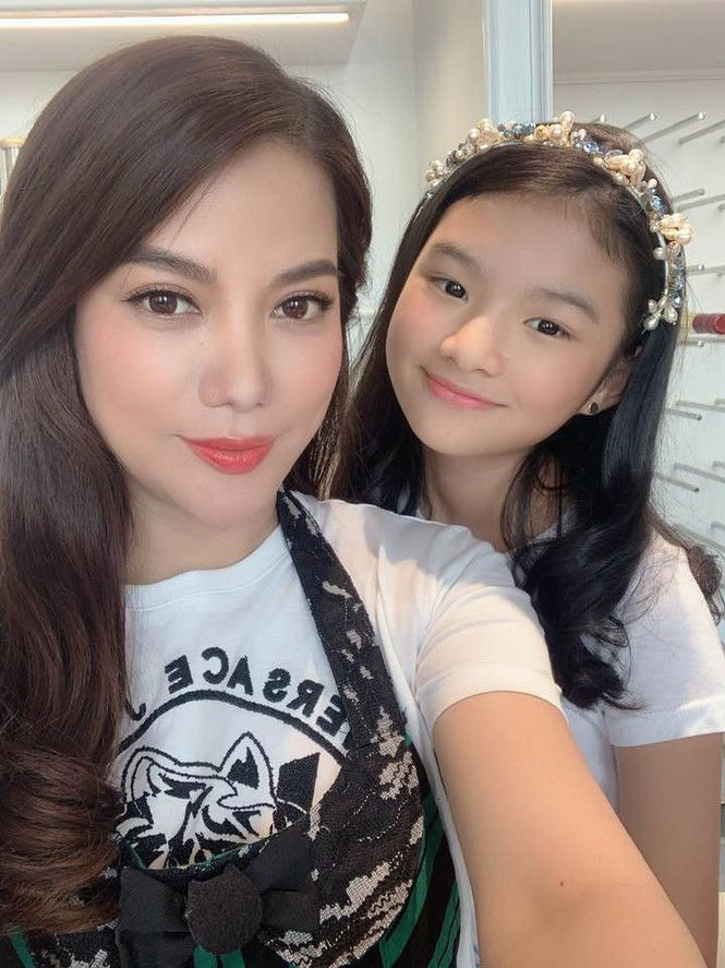 Con gái Trương Ngọc Ánh mới 12 tuổi: Chân dài, mặt đẹp như hoa hậu