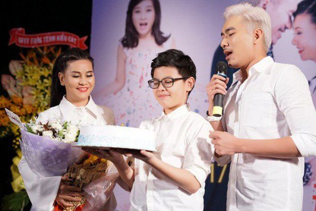 Con trai Cát Phượng bị bạn bè trong lớp bắt nạt, trêu đùa giới tính