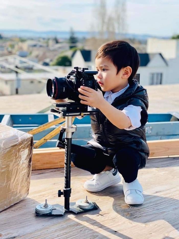 Con trai Đan Trường khoe dáng vẻ nam thần gây sốt MXH