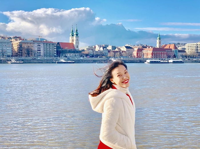 Thu Trang xinh đẹp như mỹ nhân, Ngọc Trinh ẩn ý có người yêu