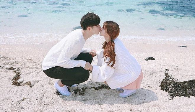 Cả ngày vào FB người cũ - biết là ngốc nhưng vẫn cứng đầu, cố chấp