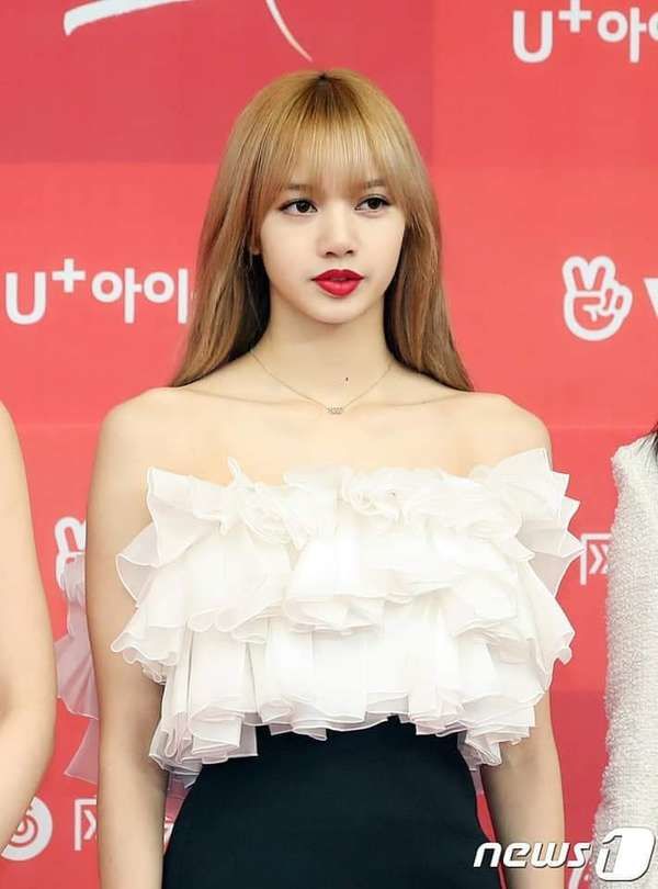 Đẹp là thế nhưng Lisa (BLACKPINK) lại bị netizen xứ Trung chê kém sắc