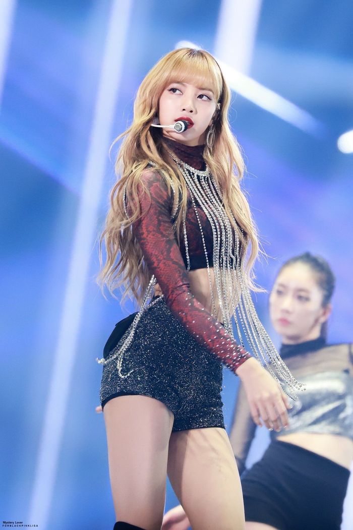 Đẹp là thế nhưng Lisa (BLACKPINK) lại bị netizen xứ Trung chê kém sắc