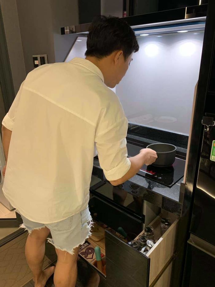Điểm danh những sao nam chiều vợ, cưng con bậc nhất showbiz Việt