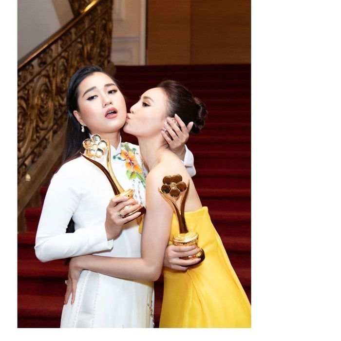 Diễn viên Trang Cherry cạo trọc đầu, Lan Ngọc ôm hôn Lâm Vỹ Dạ