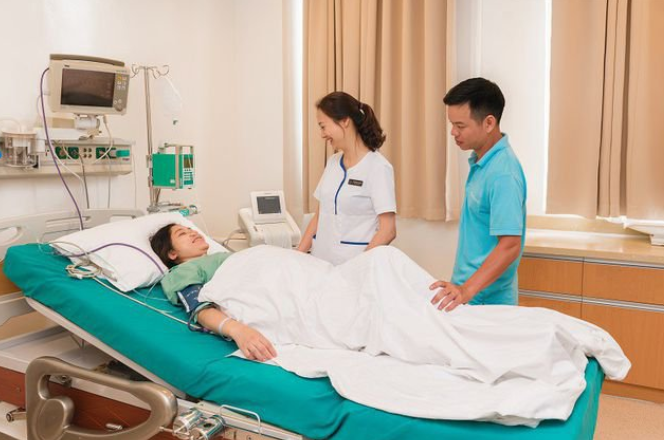 Nhiễm trùng, đau đớn, dễ trầm cảm... nỗi đau chỉ mẹ sinh mổ mới hiểu