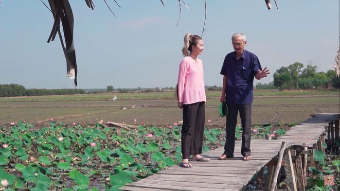 Dịu dàng với áo bà ba, Quỳnh Anh Shyn đốn tim fan vì quá duyên dáng