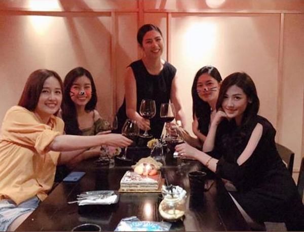 Đọ nhan sắc của dàn Hoa hậu Việt khi cùng đứng chung khung hình