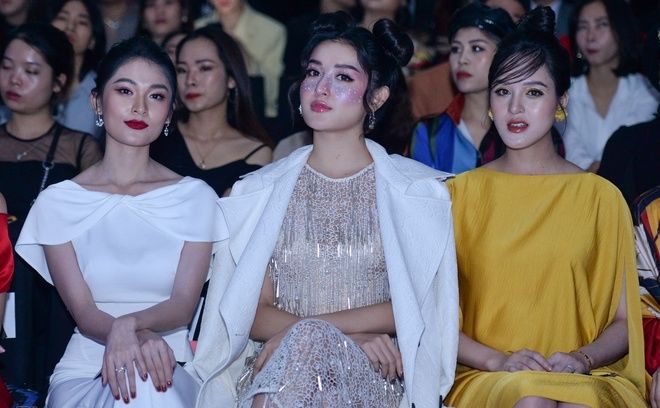 Đọ nhan sắc của dàn Hoa hậu Việt khi cùng đứng chung khung hình
