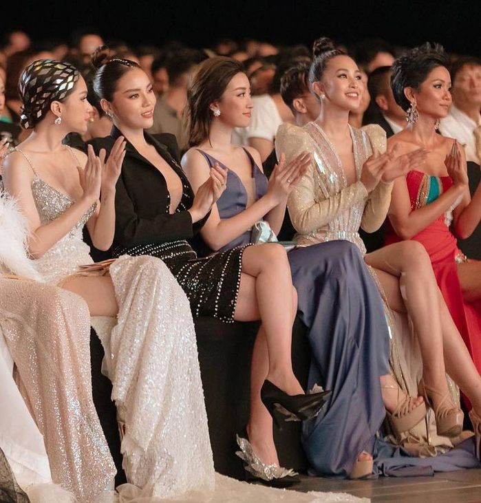 Đọ nhan sắc của dàn Hoa hậu Việt khi cùng đứng chung khung hình