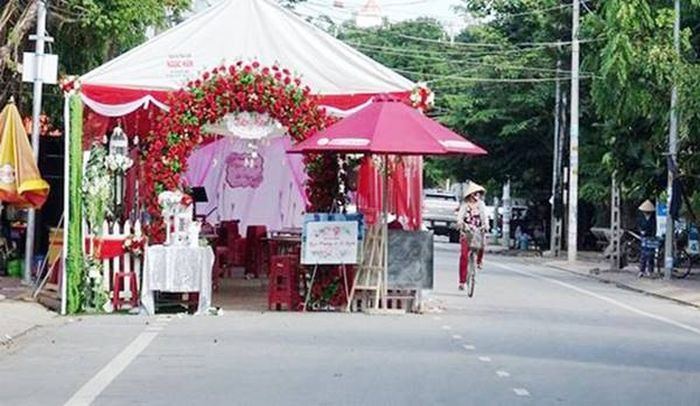 Dựng rạp đám cưới giữa đường sẽ bị phạt từ 2 đến 6 triệu đồng