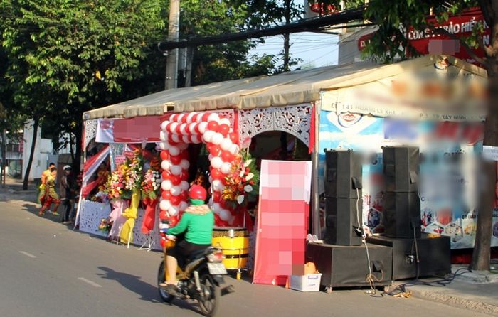 Dựng rạp đám cưới giữa đường sẽ bị phạt từ 2 đến 6 triệu đồng