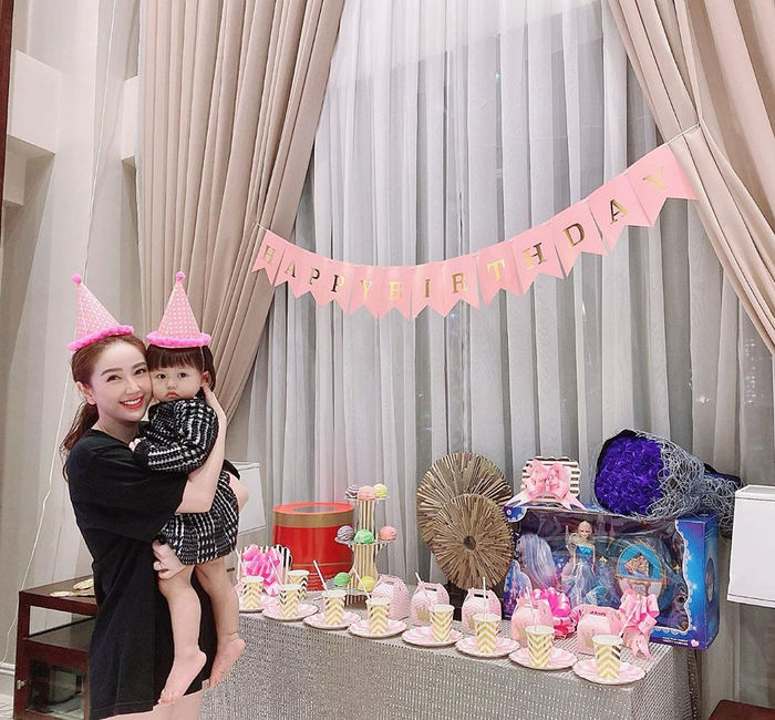 Duy Mạnh cầu hôn bạn gái, Xuân Lan lên xe hoa ở tuổi 41