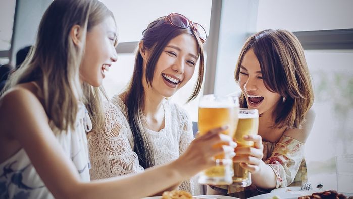 Các kiểu người hay gặp trên bàn nhậu: Thánh phá mồi, gục trong 3 ly