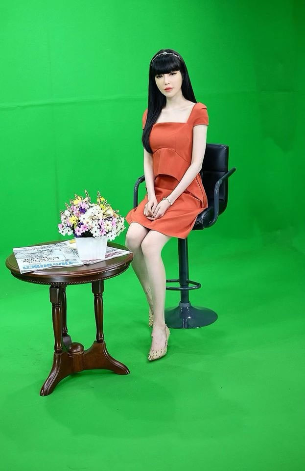 Elly Trần xuất hiện gầy gò sau tin đồn chồng Tây ngoại tình