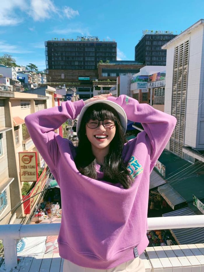 Emma Nhất Khanh biểu cảm đáng yêu bắt trend nhảy Any Song Challenge