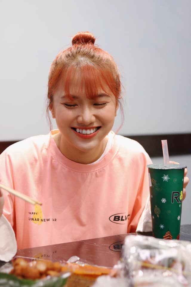 Emma Nhất Khanh biểu cảm đáng yêu bắt trend nhảy Any Song Challenge