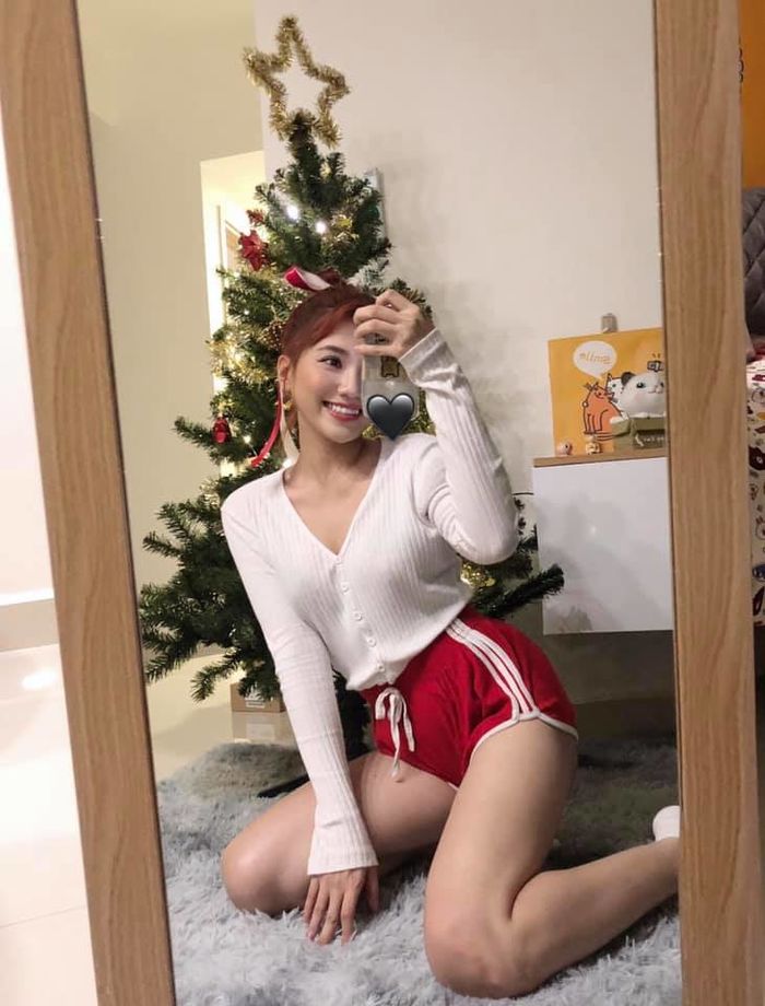 Emma Nhất Khanh biểu cảm đáng yêu bắt trend nhảy Any Song Challenge
