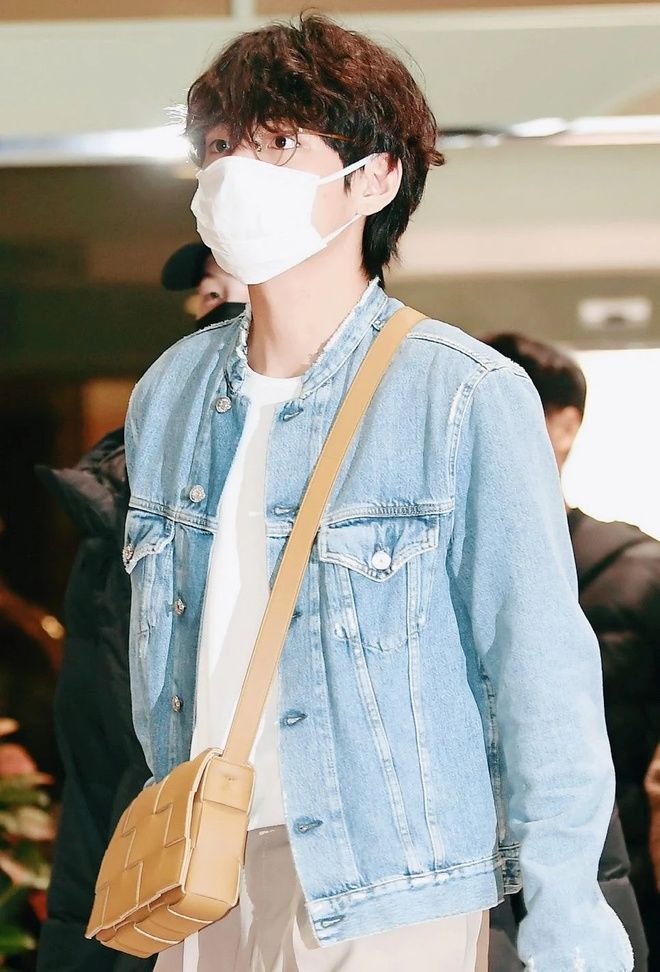 G-Dragon và 4 sao nam Hàn có sở thích đeo túi nữ nhưng vẫn chất ngầu