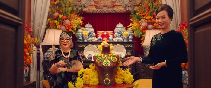 Gái Già Lắm Chiêu 3 giống Crazy Rich Asians từng chi tiết