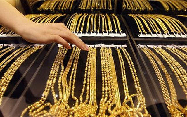 Giá vàng lại tăng đạt mức 43 triệu đồng/lượng, hội FA kêu ế cho khỏe