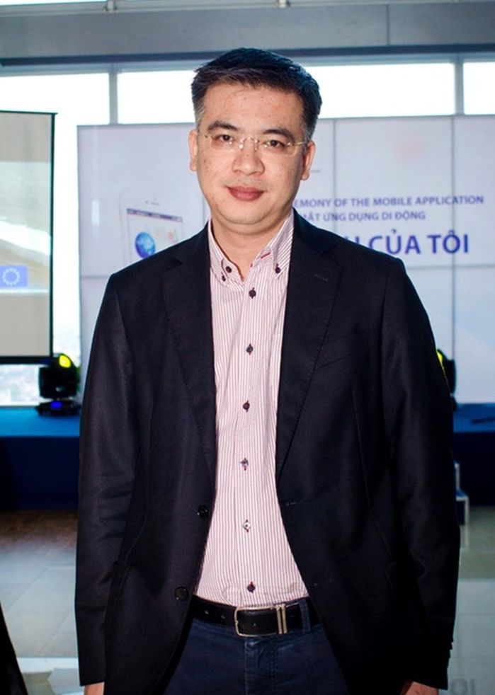 “Người đàn ông Thời sự Quang Minh làm bố tuổi U50 với vợ kém 10 tuổi