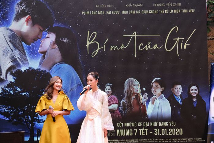 Giọng hát trong trẻo của Juky San trong Bí Mật Của Gió được khen ngợi