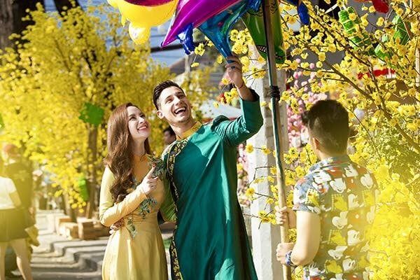 Gợi ý để trở thành quý cô lắm chiêu khi chụp ảnh với áo dài Tết