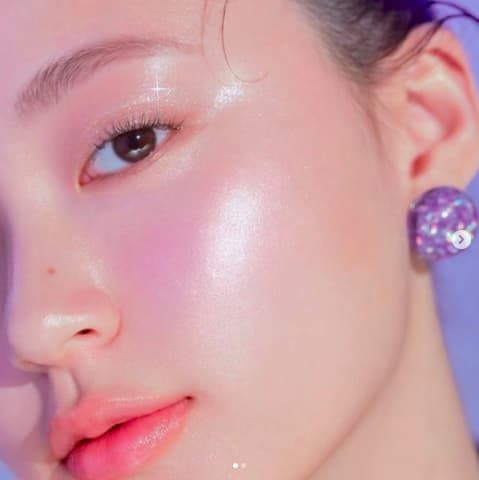 Gợi ý make up cho mùa lễ hội sắp tới: “Ăn gian tuổi” bằng tone cam đất