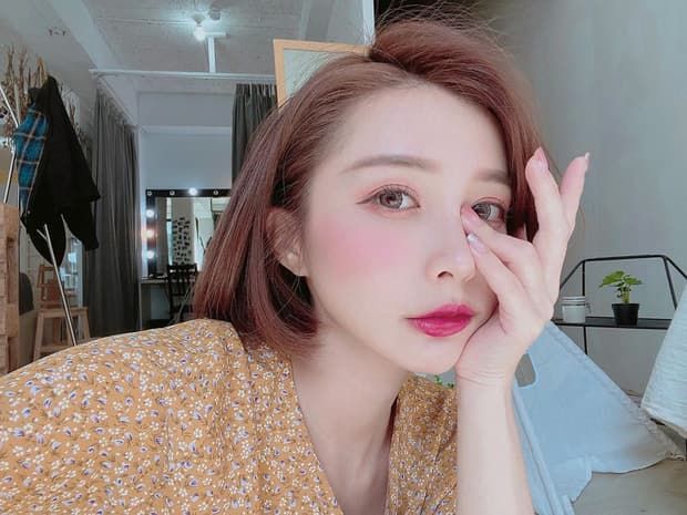 Gợi ý make up cho mùa lễ hội sắp tới: “Ăn gian tuổi” bằng tone cam đất