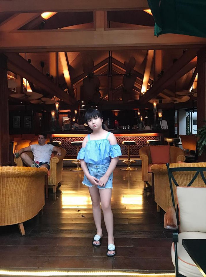 Hai cô con gái của Phượng Chanel cứ lên sóng là được khen hết lời