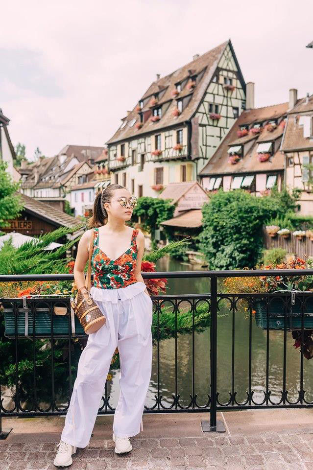 Hai cô con gái của Phượng Chanel cứ lên sóng là được khen hết lời